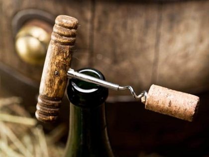 התיישנות יין בתוך מקרר יין